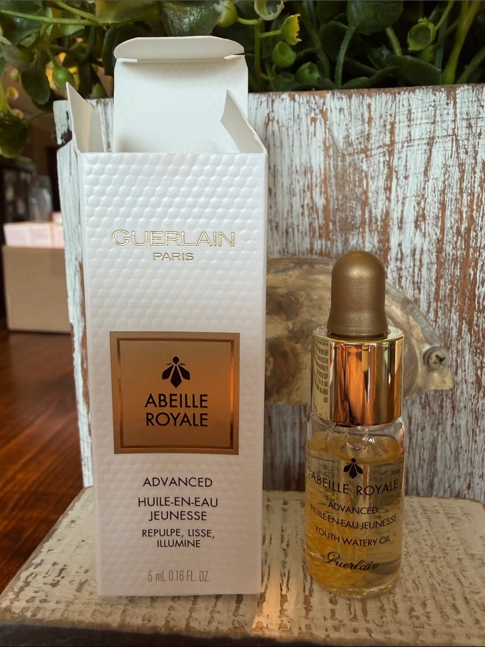GUERLAIN Abeille Royale Serum with Gold Accents SAMPLE/travel size 5ml